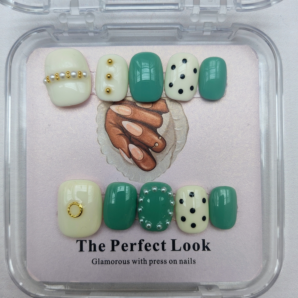 Press-On Nails - Green and White